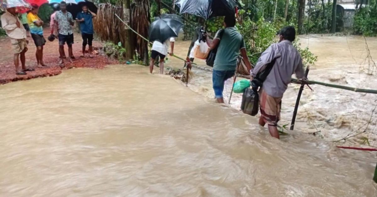 চট্টগ্রামের সাতকানিয়া ও বাঁশখালীতে পানিবন্দি ৫ লক্ষাধিক মানু