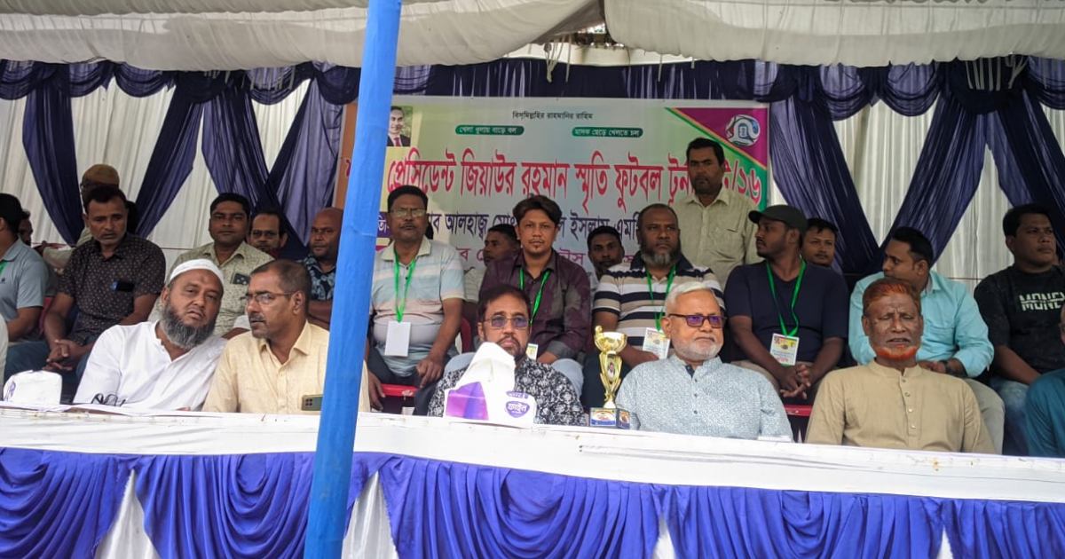 বীরগঞ্জে শহীদ জিয়া স্মৃতি ফুটবল টুর্নামেন্টের উদ্বোধন করলেন এমপি মনজুরুল