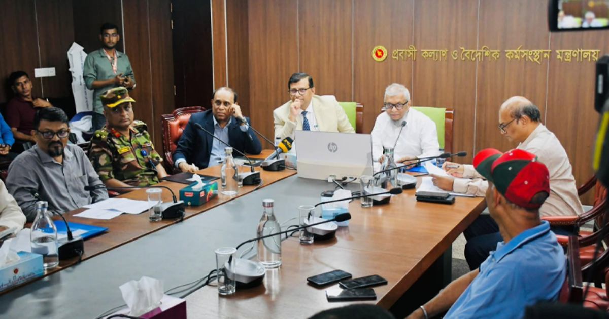 দক্ষ চালক তৈরিতে প্রশিক্ষণ গাড়ি হস্তান্তর করলেন প্রবাসীকল্যাণমন্ত্রী