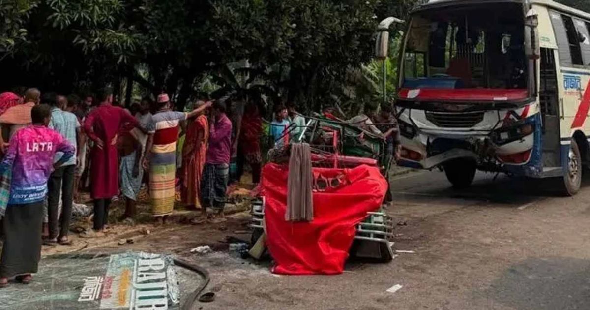 ময়মনসিংহে বাসের ধাক্কায় ৭ জনের মৃত্যু