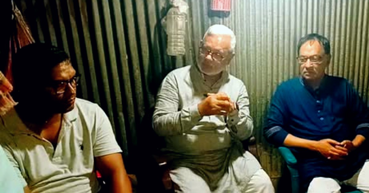বীরগঞ্জে অগ্নিকাণ্ডে ক্ষতিগ্রস্ত বিধবা পরিবারকে সহায়তার আশ্বাস এমপির