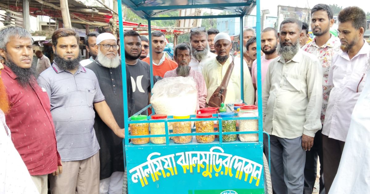উপহারের ঝালমুড়ির গাড়ি বদলে দিচ্ছে বৃদ্ধ লালমিয়ার জীবন