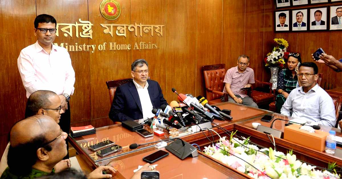 চাকরির নিয়োগে রাজনৈতিক পরিচয়ে বৈষম্য হবে না: স্বরাষ্ট্রমন্ত্রী
