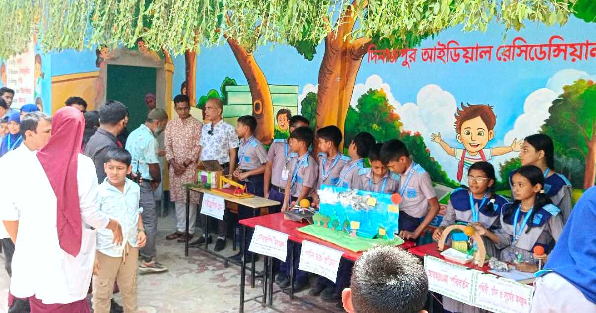 দিনাজপুর আইডিয়াল স্কুলে দেয়ালিকা উন্মোচন ও বিজ্ঞান মেলা