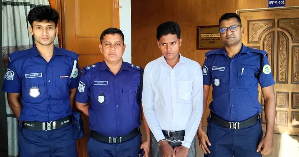 নিয়োগের ভাইভায় হাতের লেখা না মেলায় যুবক আটক