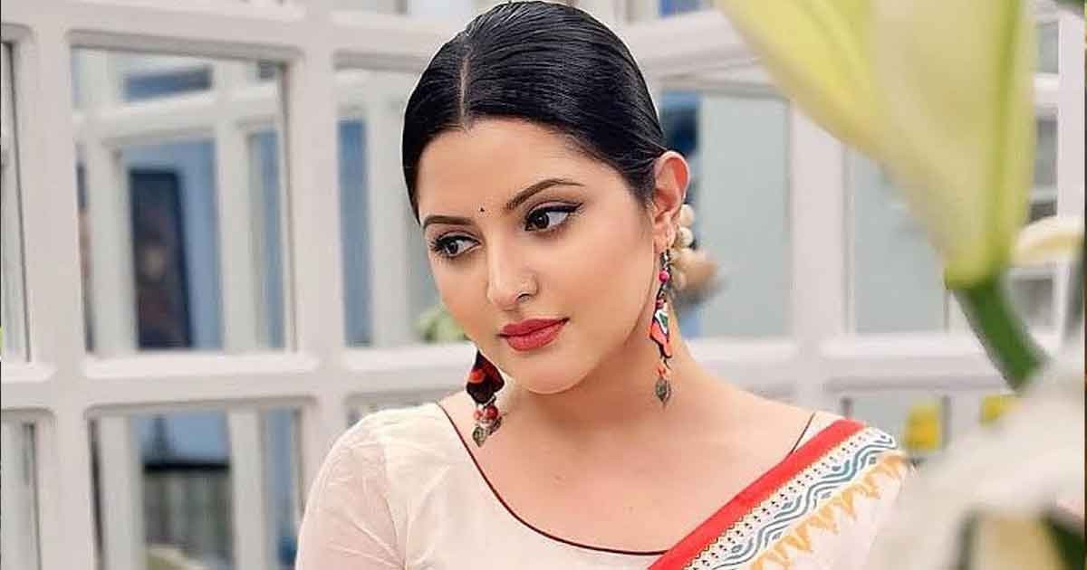 শিউলি ফুল নিয়ে রহস্যের জবাব দিলেন পরীমনি