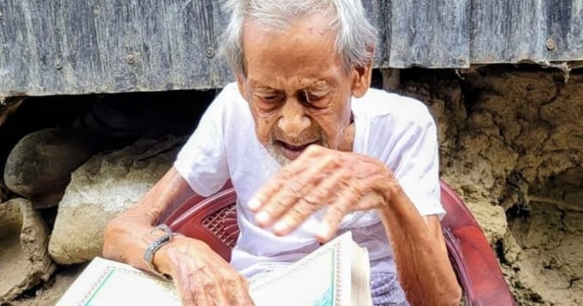 আব্বাস প্রামাণিক চশমা ছাড়াই পড়তেন কোরআন: শেষ হলো ১২৩ বছরের যাত্রা