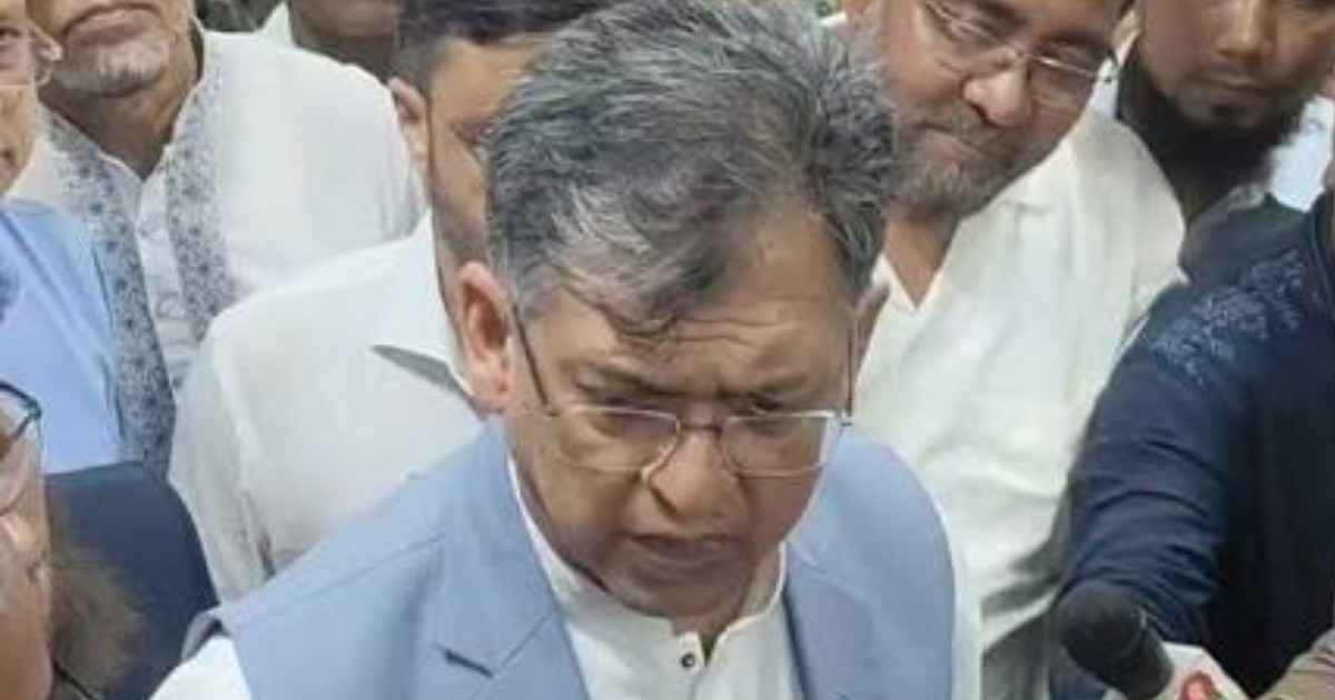 ‘কথায় হাসিনা? কোথায় বক্তব্য দিয়েছে? তার চেহারা কি দেখা গেছে?’