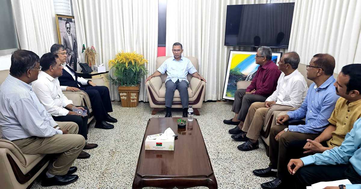 প্রধানমন্ত্রীর সঙ্গে সরকারের নবনিযুক্ত চুক্তিভিত্তিক কর্মকর্তাদের সাক্ষাৎ