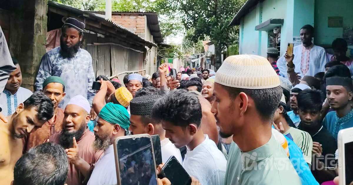 মাদক কারবার বন্ধে বিক্ষোভ মিছিল ও এলাকাবাসীর কঠোর হুঁশিয়ারি