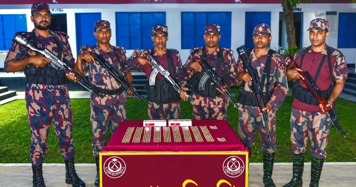 হরিপুর সীমান্তে বিজিবির অভিযান ৯৬ বোতল নিষিদ্ধ সিরাপ জব্দ করল বিজিবি