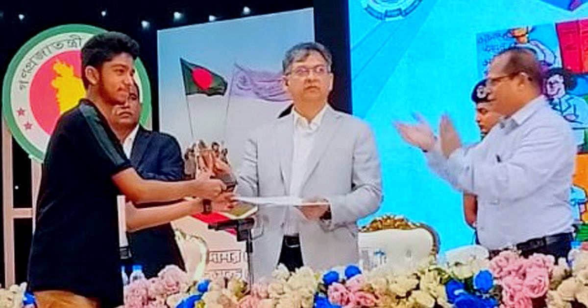 জাতীয় চিত্রাঙ্কন প্রতিযোগিতায় প্রথম দিনাজপুরের আবরার জাহিন