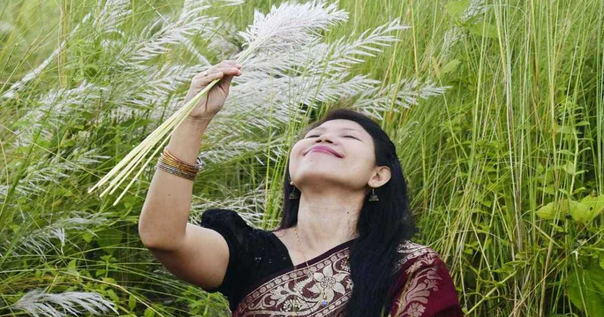 কাশফুলের শুভ্রতায় প্রকৃতিজুড়ে ফুটেছে শরতের রূপ