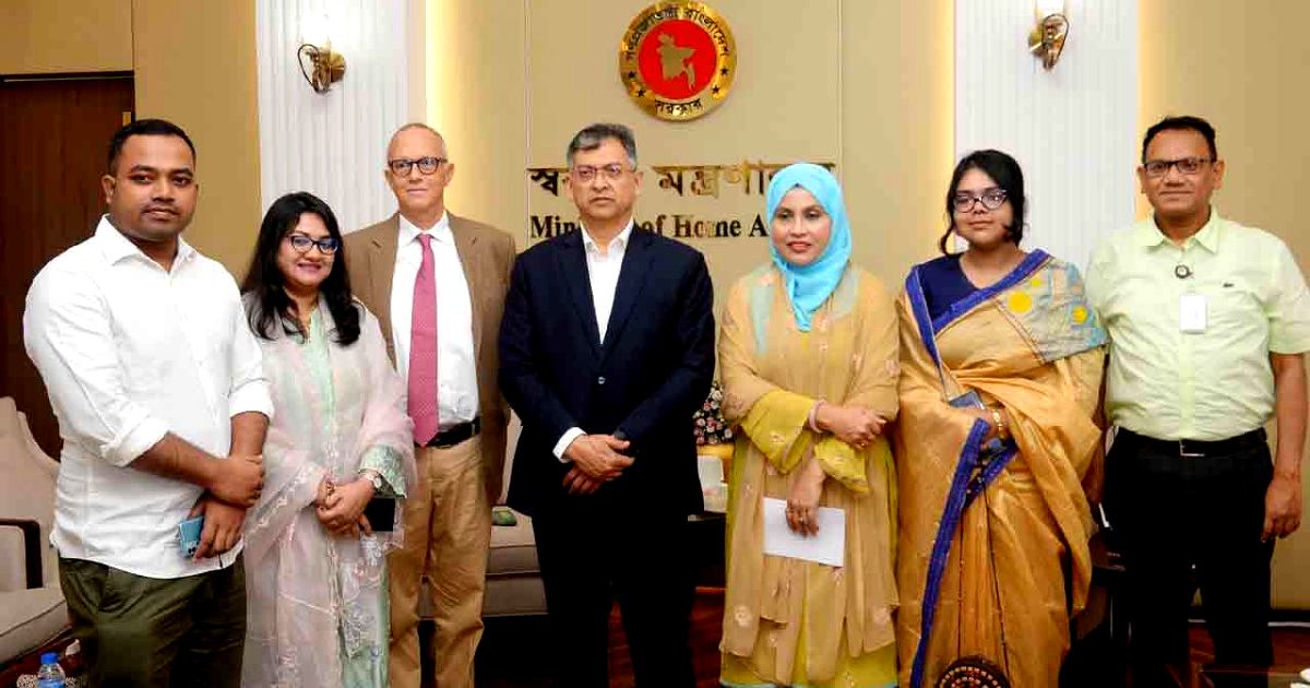 স্বরাষ্ট্রমন্ত্রীর সঙ্গে আইআরআই প্রতিনিধিদলের বৈঠক