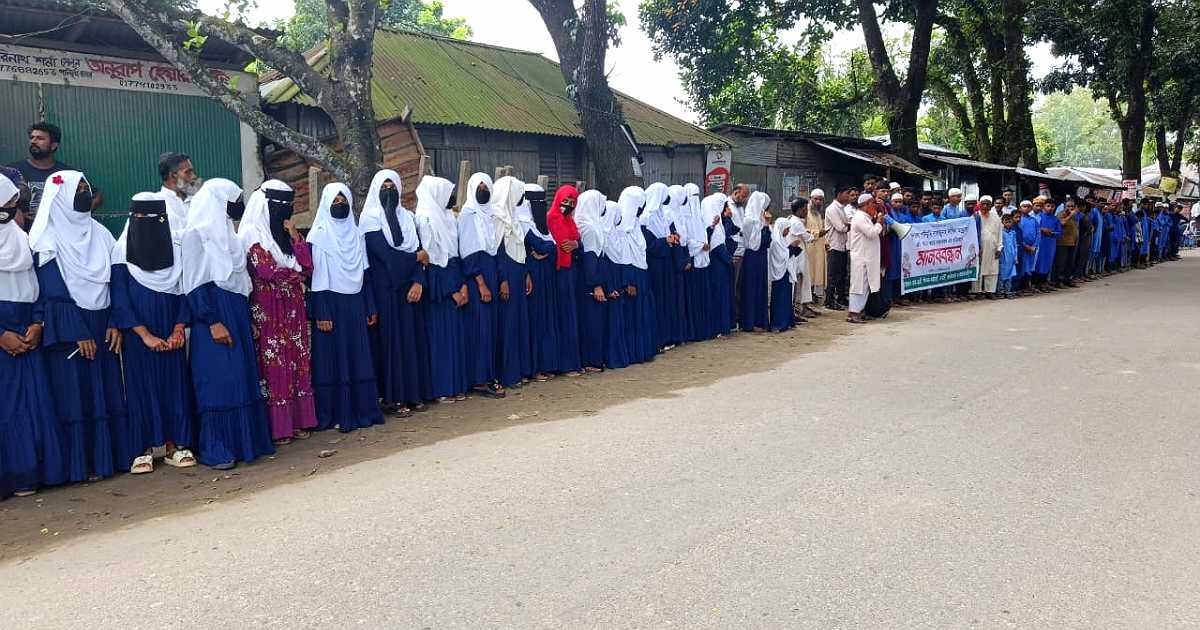 মাদরাসার জমি দখলের অভিযোগ পঞ্চগড়ে শিক্ষক-শিক্ষার্থীদের বিক্ষোভ