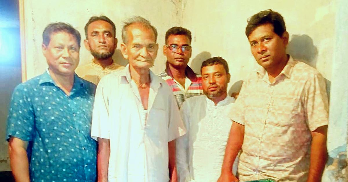 বিরলে মন্দিরে টিউবওয়েল উপহার মেয়র পদপ্রার্থী নুর জামালের