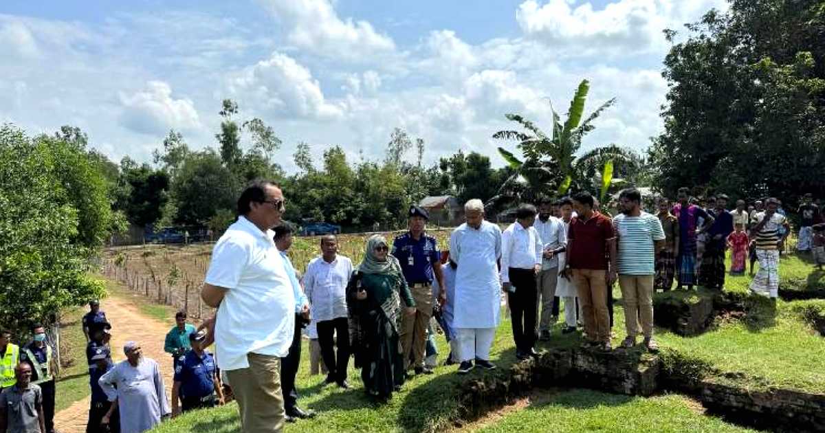 সীতাকোট বিহারের সংস্কার ও সম্ভাবনা দেখতে গেলেন মন্ত্রী