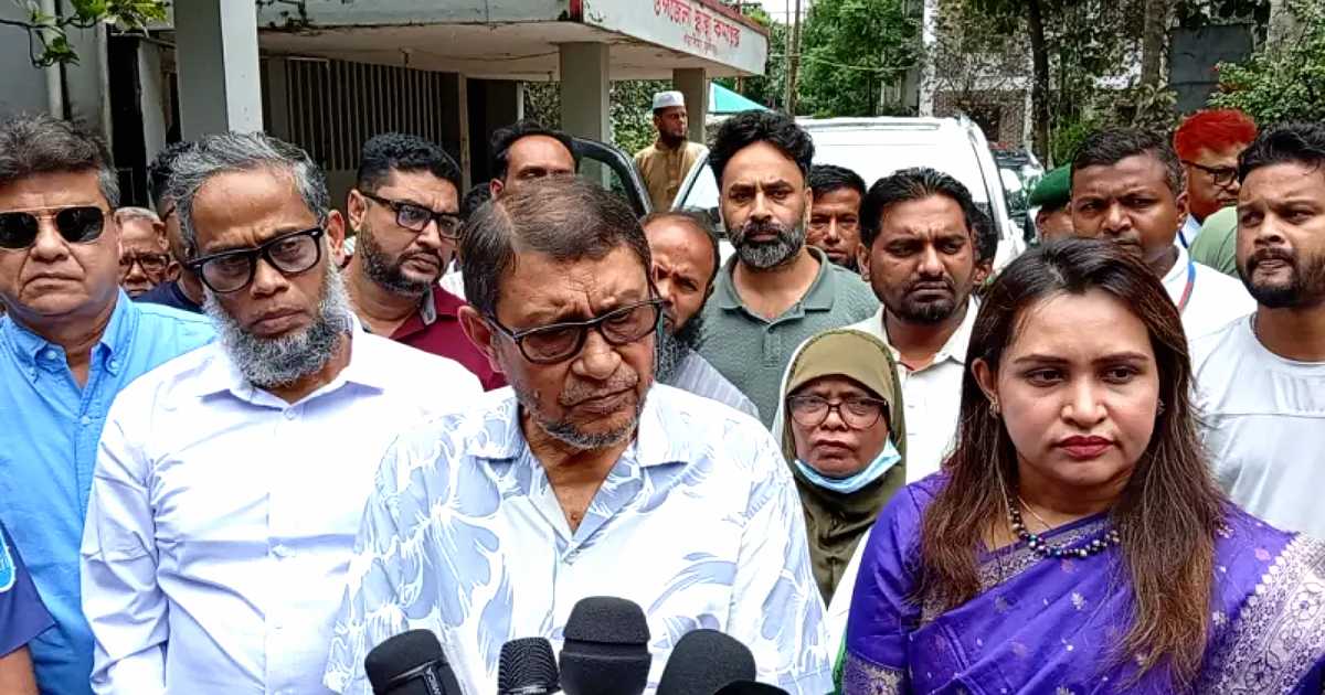 সরকারি হাসপাতালের সামনে ক্লিনিক বন্ধের নির্দেশ মন্ত্রীর