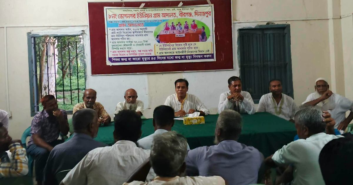 বীরগঞ্জের কবিরাজহাটে স্থায়ী গরুর হাট চালুর উদ্যোগে সভা