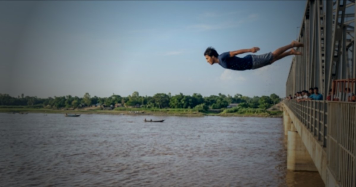 একসঙ্গে মরার সিদ্ধান্ত‍‍` নদীতে ঝাঁপ তরুণের, ফিরে গেলেন প্রেমিকা