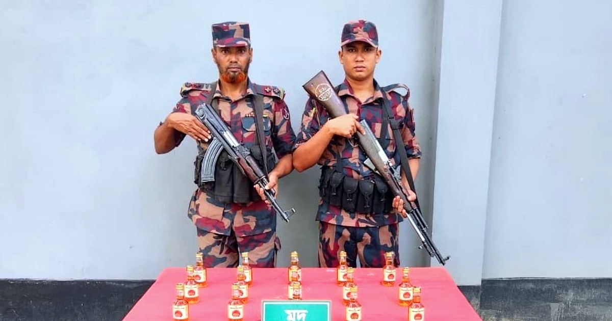 ঠাকুরগাঁও সীমান্তে বিজিবির অভিযান, ভারতীয় মদ উদ্ধার