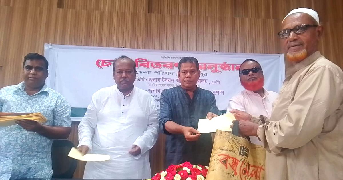 দিনাজপুরে মসজিদ ও মন্দির সংস্কারে অনুদানের চেক বিতরণ করলেন এমপি জাহাঙ্গীর
