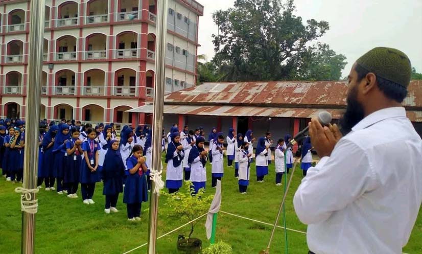 দিনাজপুরে উত্তরা মাইলস্টোন বিমান দুর্ঘটনায় নিহতদের জন্য দোয়া ও মোনাজাত