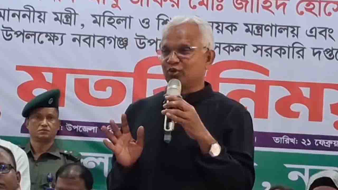 নবাবগঞ্জে আইন অনুযায়ী কাজের নির্দেশ দিলেন মন্ত্রী জাহিদ