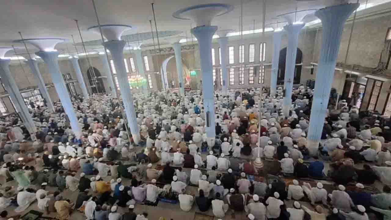 জাতীয় ঈদগাহের মোনাজাতে মুসলিম বিশ্বকে এক হওয়ার আহ্বান
