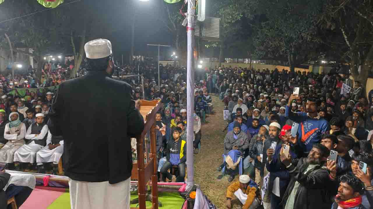পুলহাট বাজারে ১১ দলীয় জোটের প্রার্থী মতিউর রহমানের জনসভা