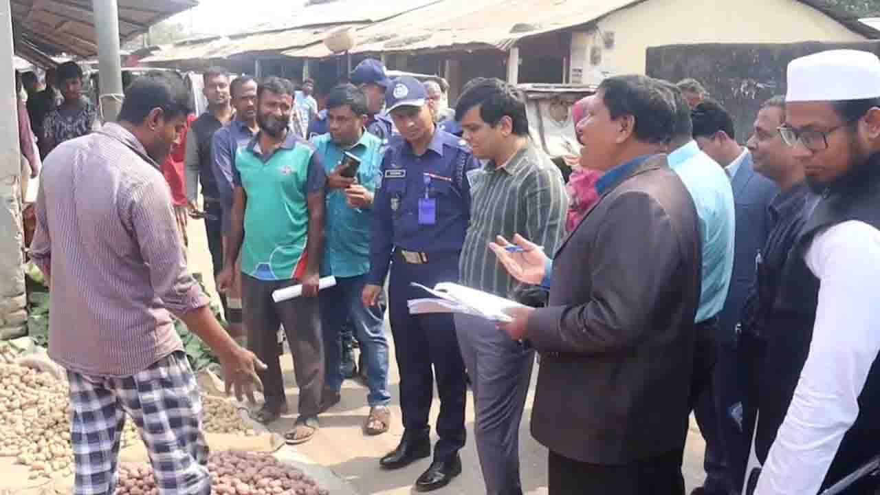 বাজার নিয়ন্ত্রণে মাঠে জেলা প্রশাসন: কমছে না দাম