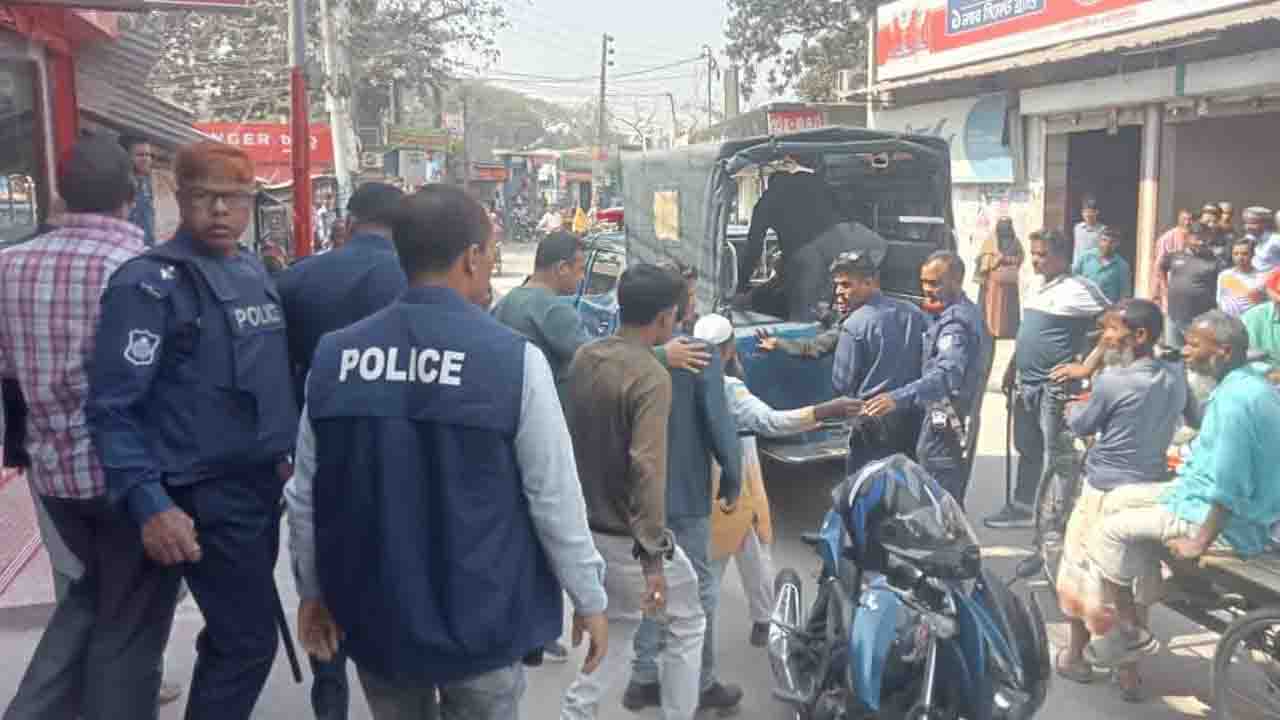পার্বতীপুরে আ.লীগ অফিস খোলা নিয়ে উত্তেজনা, ৫ জন আটক
