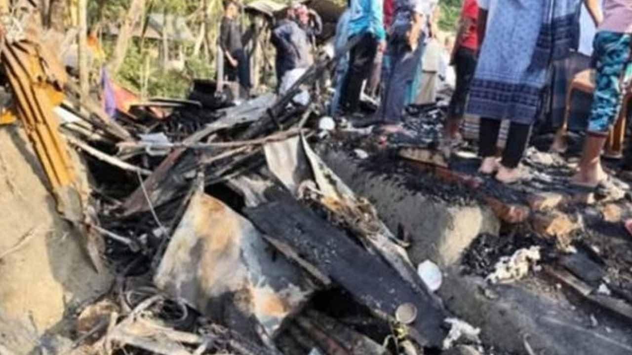 ভোররাতে ভয়াবহ অগ্নিকাণ্ড, ছয় বসতঘর পুড়ে ছাই