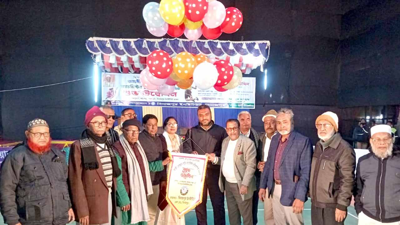 ইনস্টিটিউটের ব্যাডমিন্টন প্রতিযোগিতার উদ্বোধনঅনুষ্ঠানে এডিসি জেনারেল