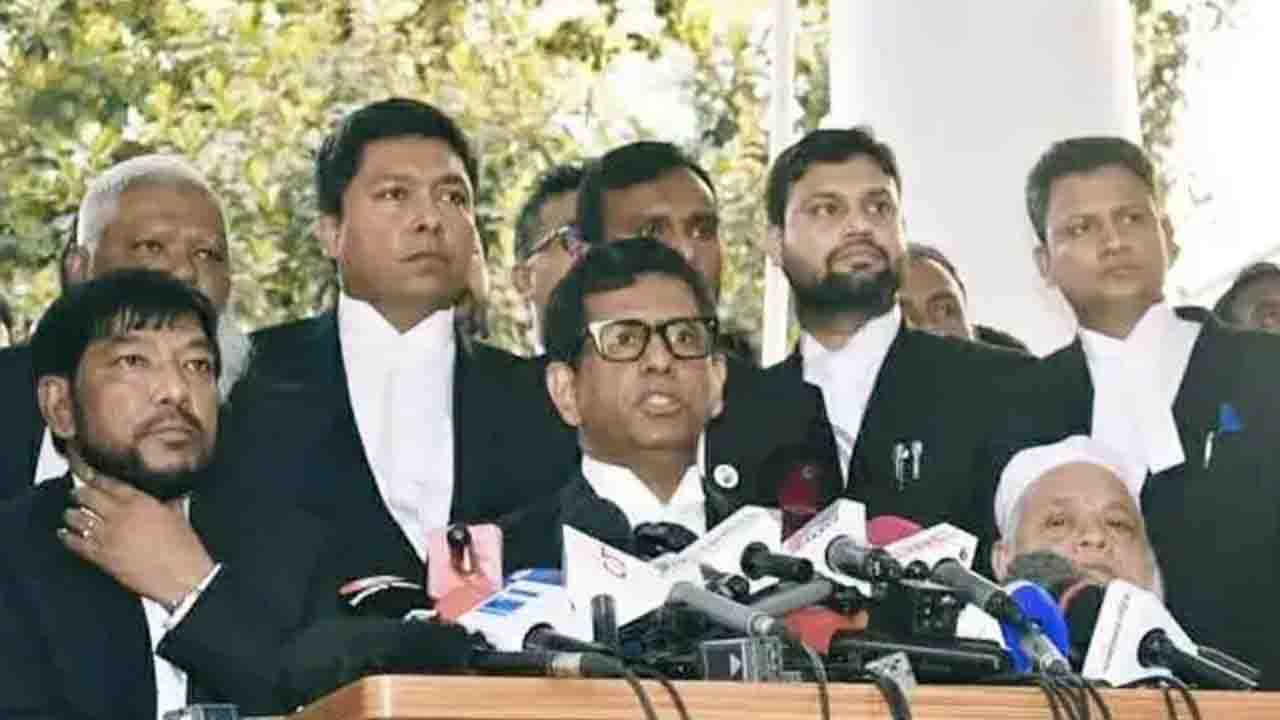‘সাহস থাকলে দেশে এসে আত্মসমর্পণ করুন’: প্রসিকিউটর