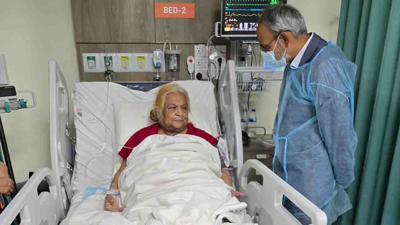 অসুস্থ বিএনপি নেত্রী সেলিমা রহমানকে দেখতে হাসপাতালে ডা. রফিক