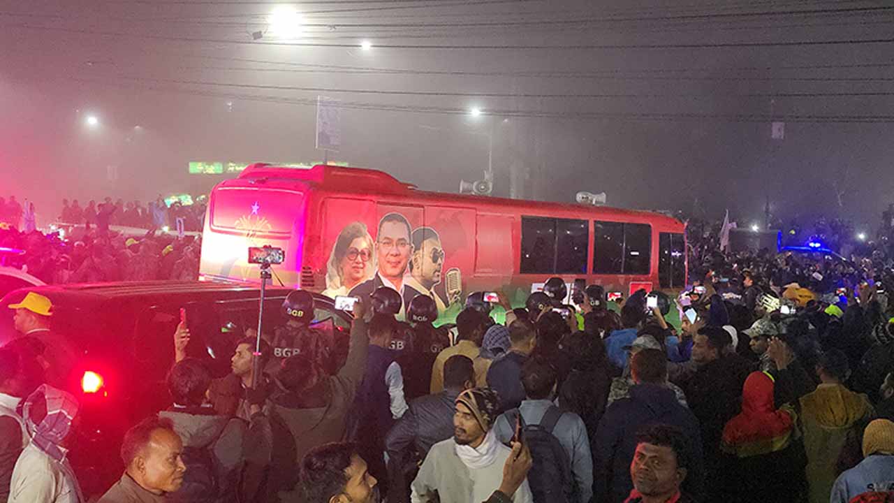 জাতীয় স্মৃতিসৌধে তারেক রহমানের শ্রদ্ধা নিবেদন