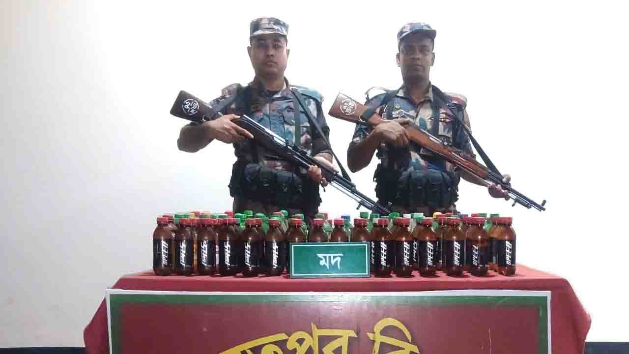 ৪২ বিজিবির অভিযানে বিরল সীমান্তে দেশি মদ উদ্ধার