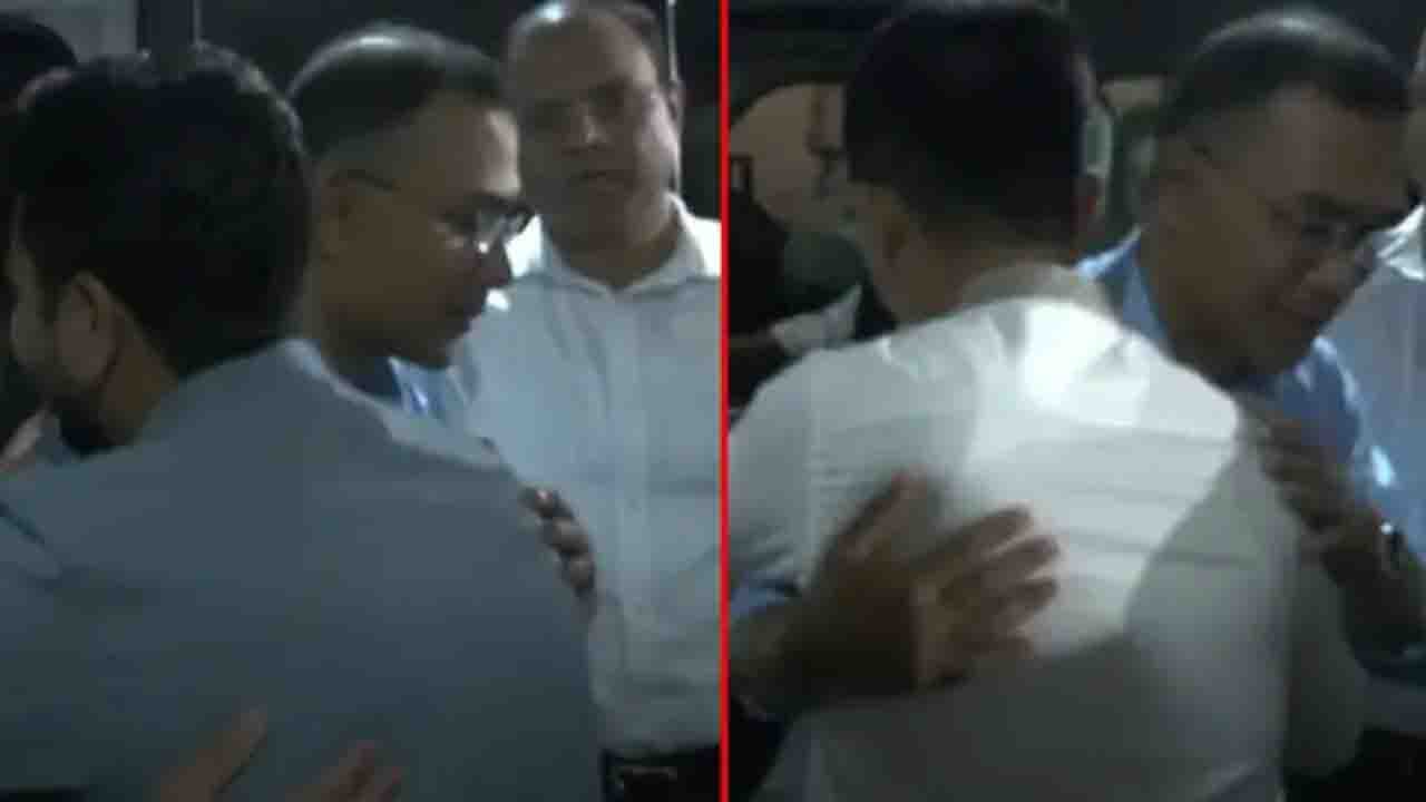 নাহিদ ও সারজিসকে বুকে টেনে নিলেন তারেক রহমান