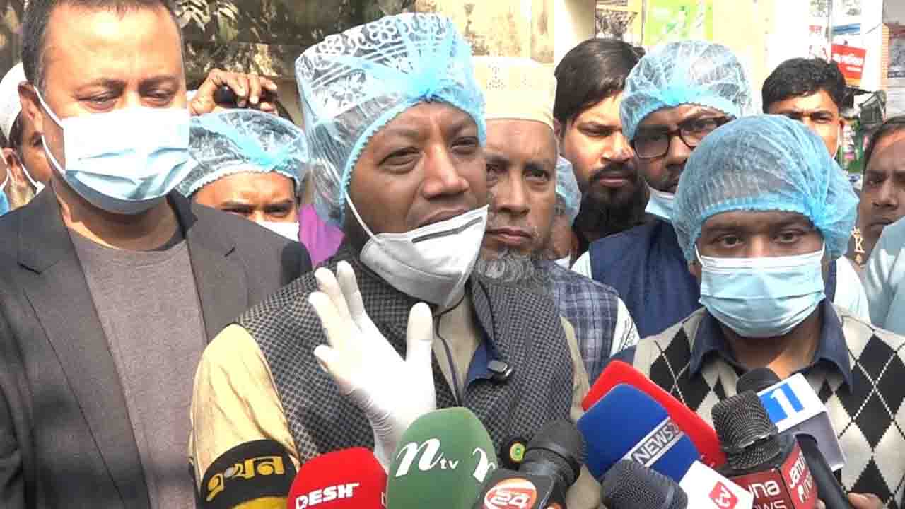 হাসপাতাল পরিষ্কার করে এমপি আমির হামজার কাজ শুরু