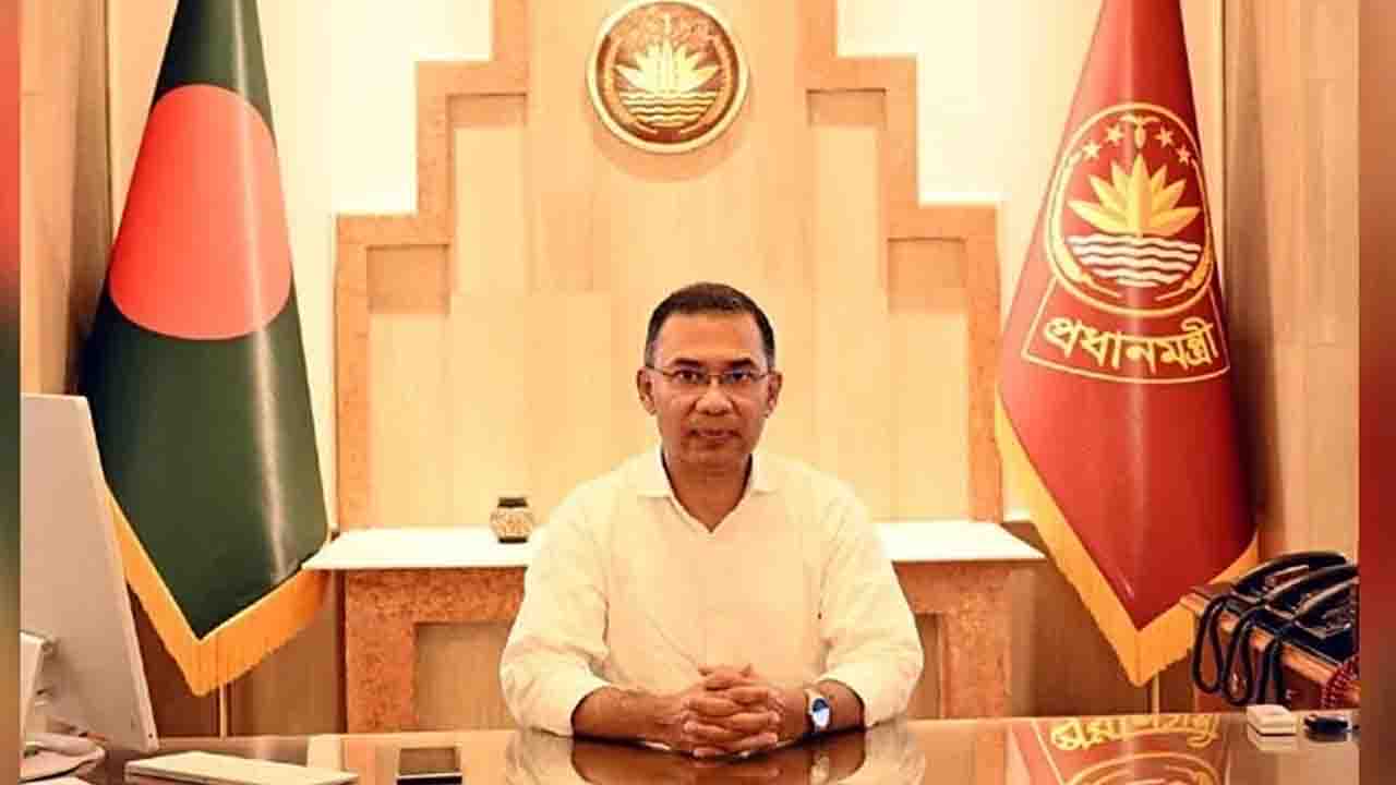 ছুটির দিনেও কার্যালয়ে ব্যস্ত প্রধানমন্ত্রী তারেক রহমান