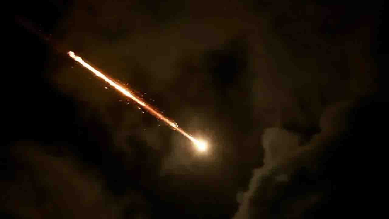 ইসরায়েলে ইরানের শক্তিশালী ব্যালিস্টিক মিসাইল হামলা