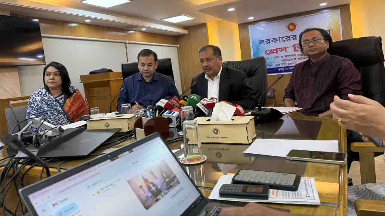 জ্বালানি সংকট মোকাবিলায় কাজ করছে সরকার: তথ্যমন্ত্রী