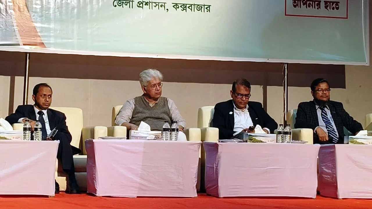 কক্সবাজারে গণভোটের প্রচারণায় উপদেষ্টা আদিলুর রহমান খান
