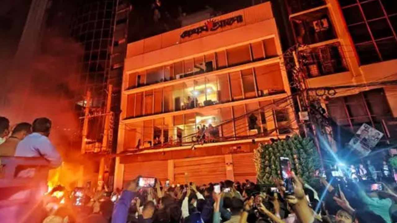 ডেইলি স্টার কার্যালয়ে হামলা ও লুটপাট: ৯ আসামি কারাগারে
