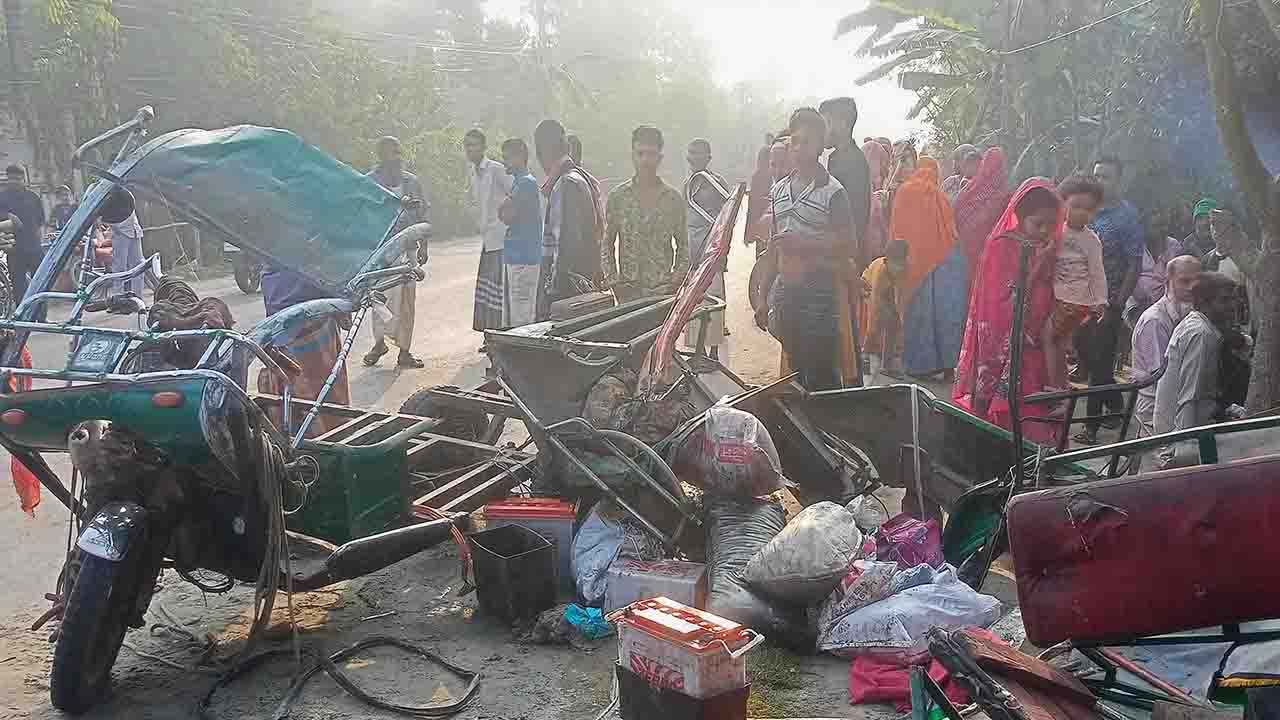 সাতসকালে প্রাণ গেল ৩ শ্রমিকের