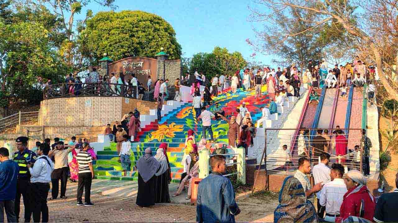 ঈদে পর্যটকের ঢল বান্দরবানে, সরগরম পাহাড়ী জনপদ