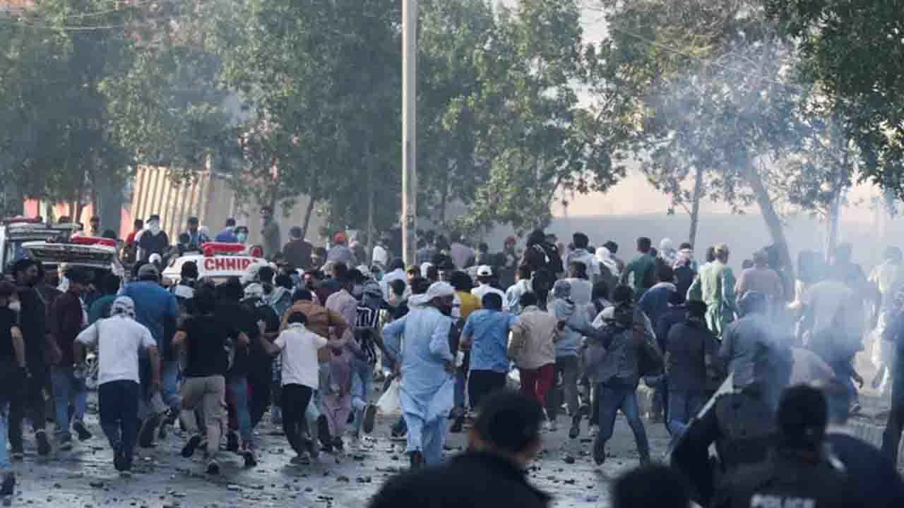 করাচি কনস্যুলেটে মার্কিন সেনার গুলি: নিহত অন্তত ১০