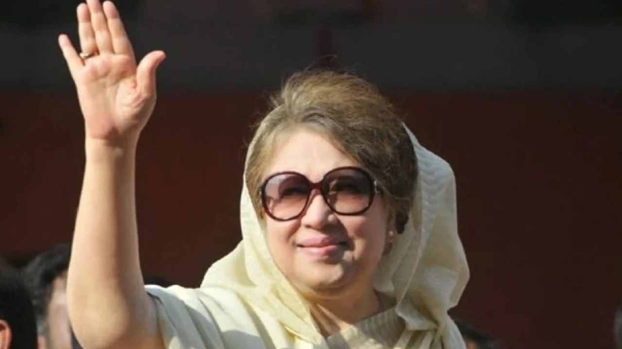 দিনাজপুর-৩ আসনে খালেদা জিয়ার মনোনয়নপত্র সংগ্রহ