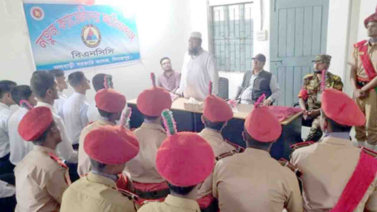 ফুলবাড়ী সরকারি কলেজে বিএনসিসি‍‍`র নবাগত ১৫ ক্যাডেটকে বরণ